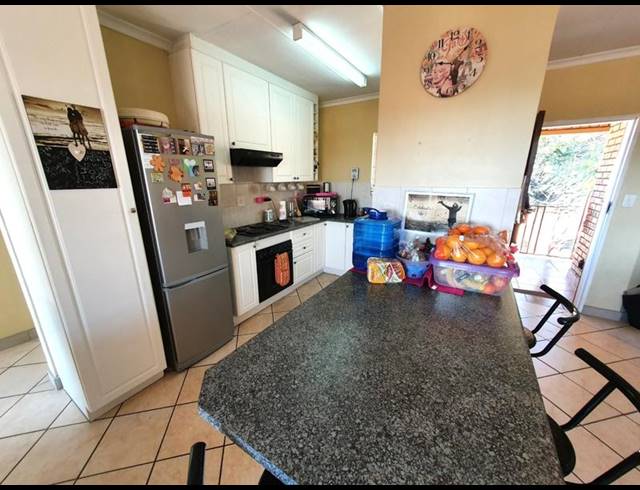 2 BEDROOM APARTMENT FOR SALE IN MAGALIESKRUIN